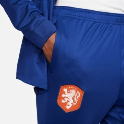 Nike Holland Dri-Fit Strike Trainingsanzug - Blau 2022-2023 12 Nike Holland Dri-Fit Strike Trainingsanzug - Blau 2022-2023 -Puma Verkäufe 05282513883518aa665b2ba1d037fd208bd3489811b6273532c922e6a9f2affd