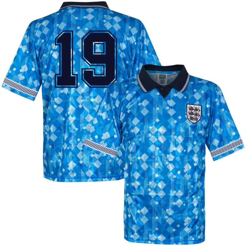 Score Draw England 3. Nr.19 Retro Trikot WM 1990 (Retro Filz-Spielerbeflockung) 1 Score Draw England 3. Nr.19 Retro Trikot WM 1990 (Retro Filz-Spielerbeflockung)