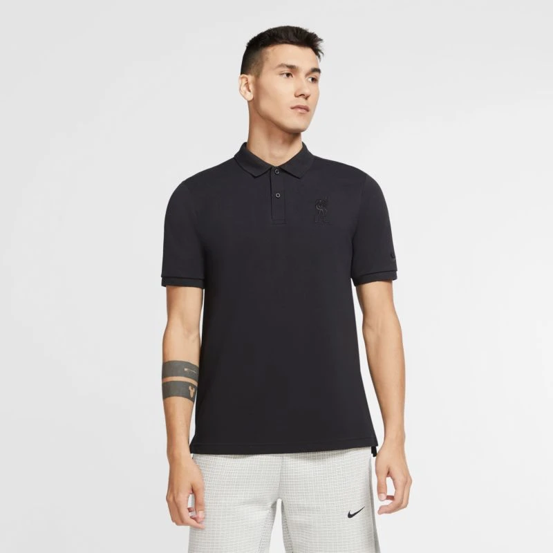 Nike Liverpool NSW Pique Polo - Schwarz 2020-2021 1 Nike Liverpool NSW Pique Polo - Schwarz 2020-2021